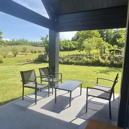 Le Chalet Du Grand Jardin * Vitrac (Puy-de-Dome)